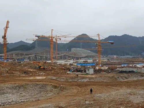 凤凰高铁站建设施工正酣